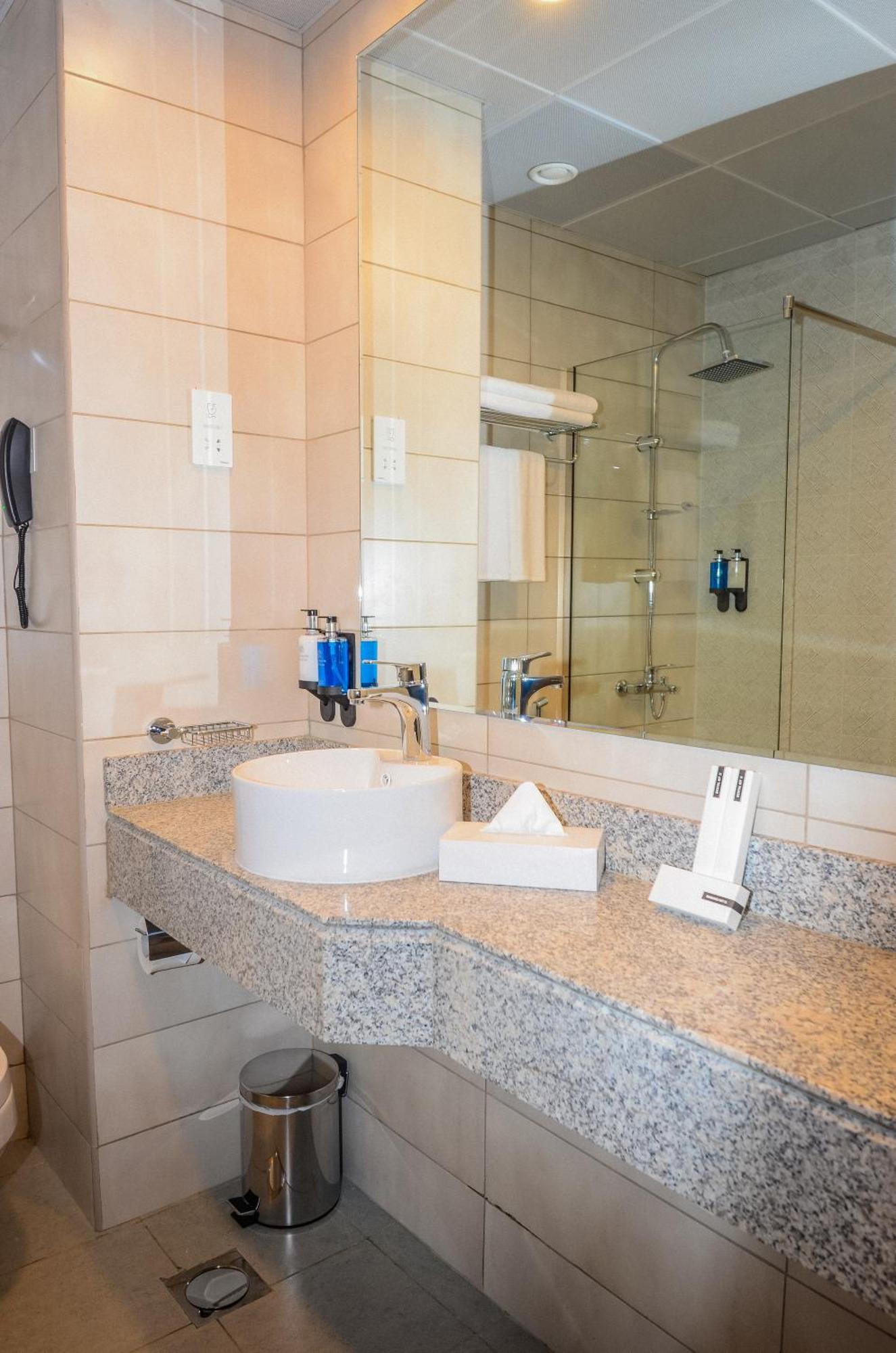 Vogo Grand Hotel Formerly Best Western Plus Hotel Dubai Academic City Exterior foto
